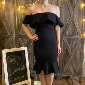 𝅺NWOT Lulus Black Dress MEDIUM